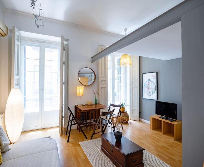 Beautiful Apartment In Malasana For 3 Pax - Ferrer マドリード エクステリア 写真